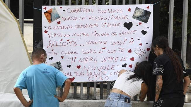 Ragazza morta: manifesto Ciro, 'il mio cuore con te'