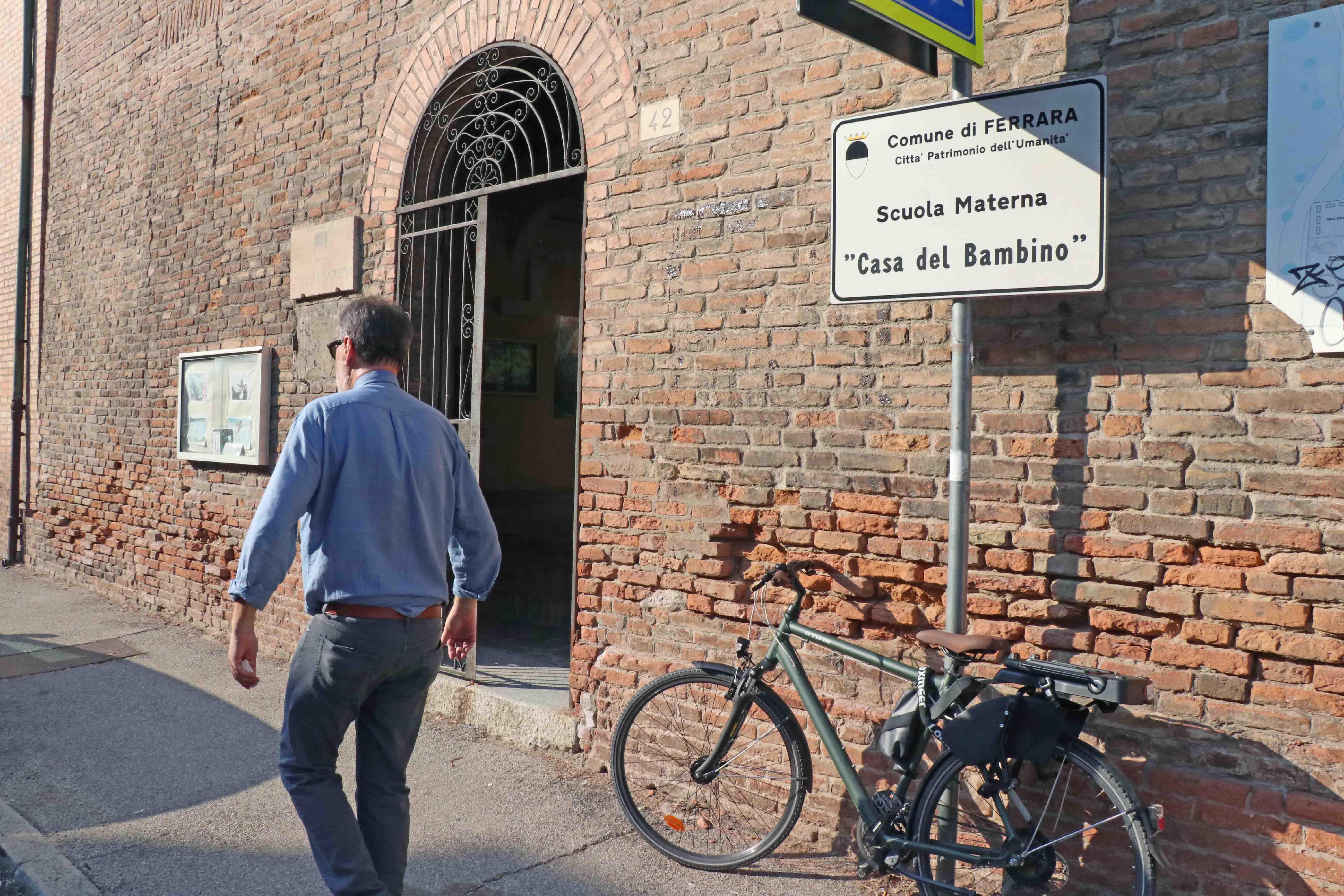 L'ingresso della scuola materna "Casa del Bambino"