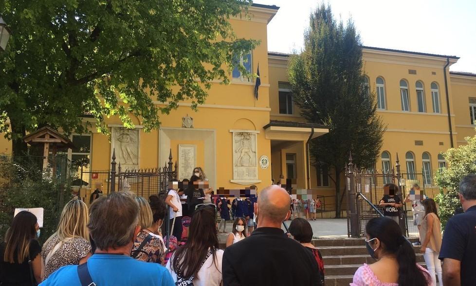 Scuola, «Cari medici e infermieri questo inizio è per voi» 