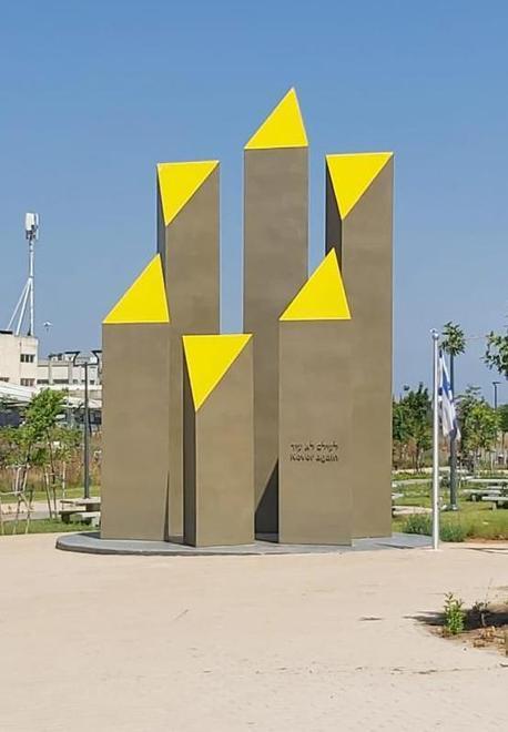 Il monumento dedicato ai cittadini di Nonantola