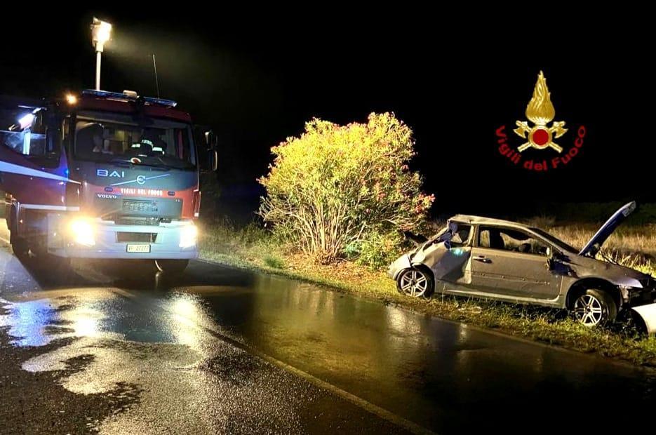 Maracalagonis, auto si ribalta sulla sp15: quattro feriti