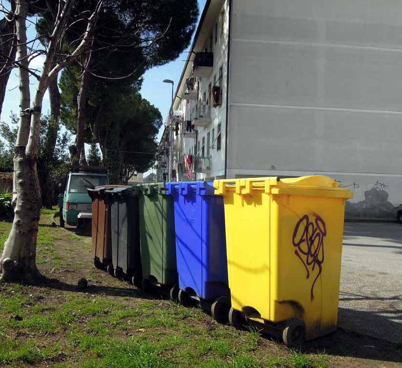 Porta a porta sul litorale: è un successo «Differenziata all’80% per le famiglie» 