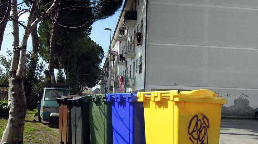 Porta a porta sul litorale: è un successo «Differenziata all’80% per le famiglie»