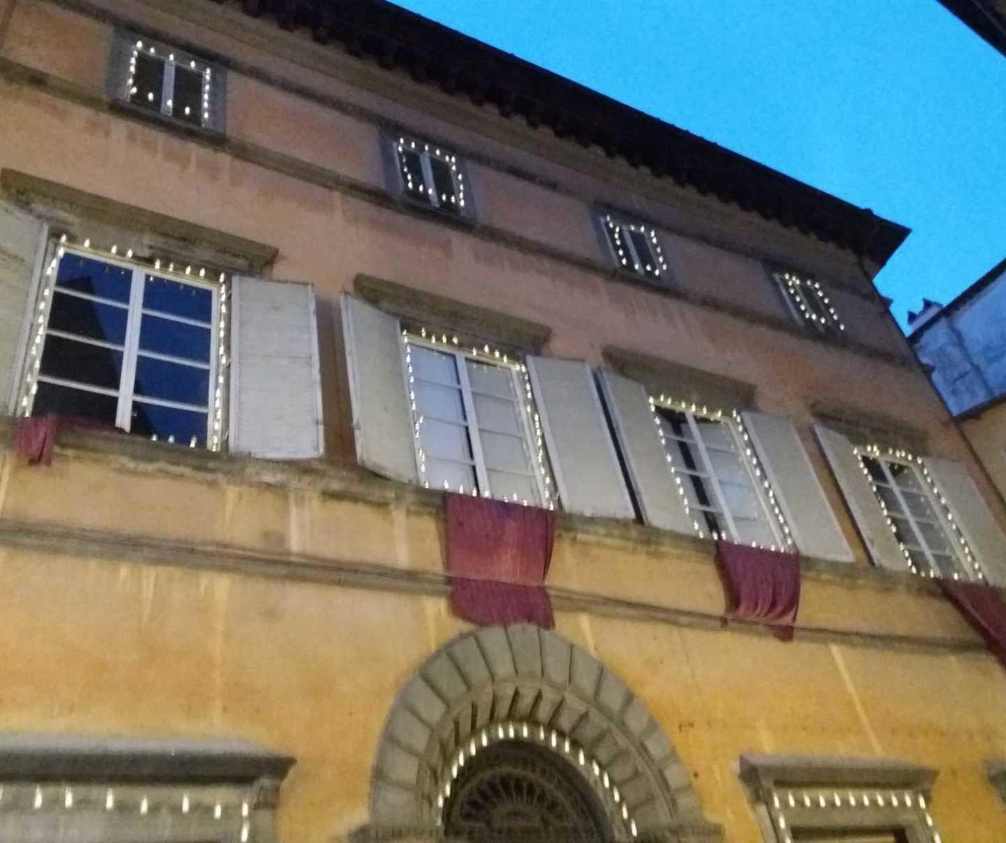 Lumini accesi anche ieri sera
