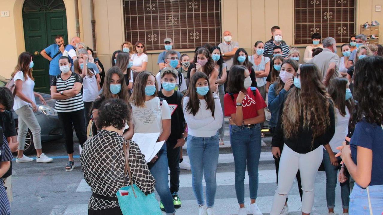 Di nuovo in classe ma in una scuola nuova «È innaturale, ma organizzato al meglio»