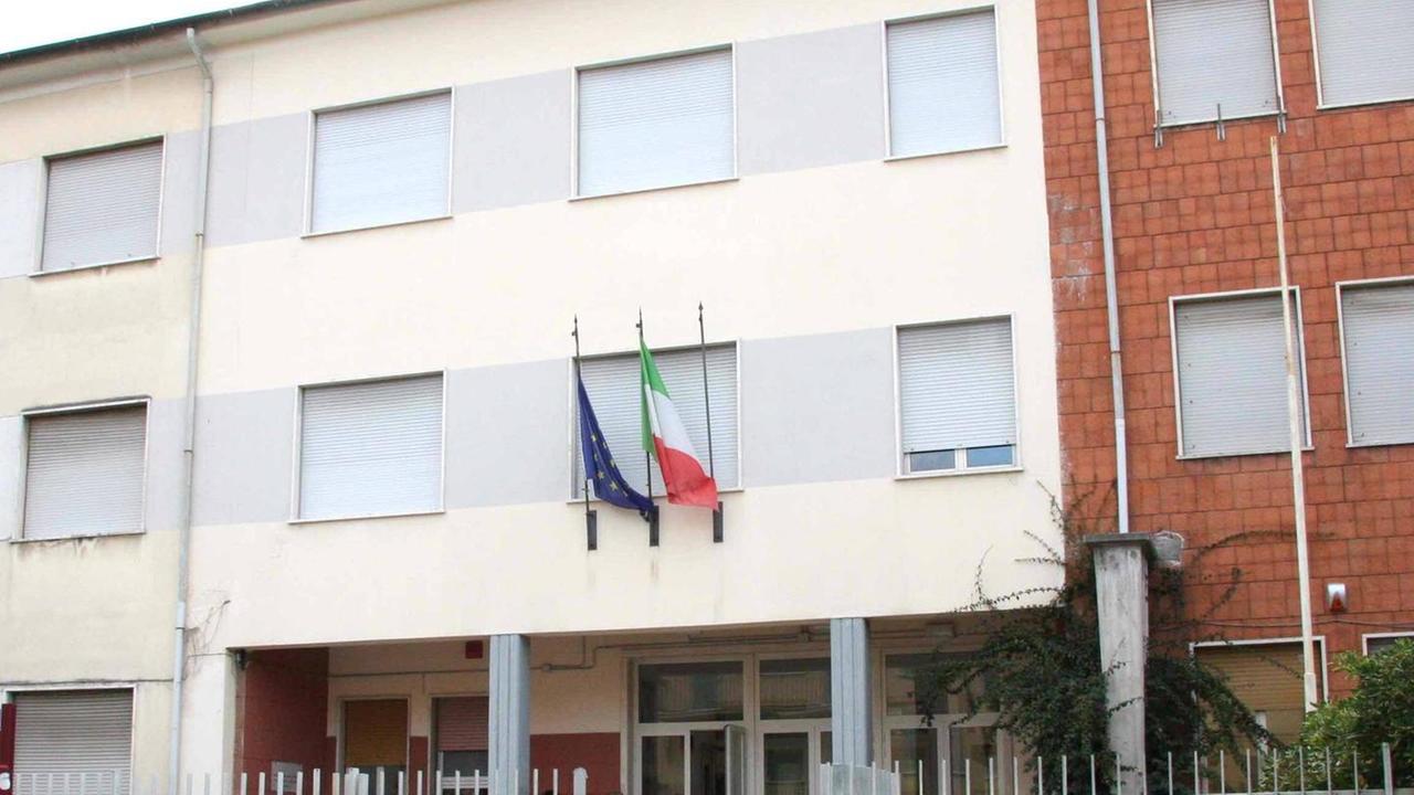 Altro che norme anti Covid Allo Scientifico si accorpa