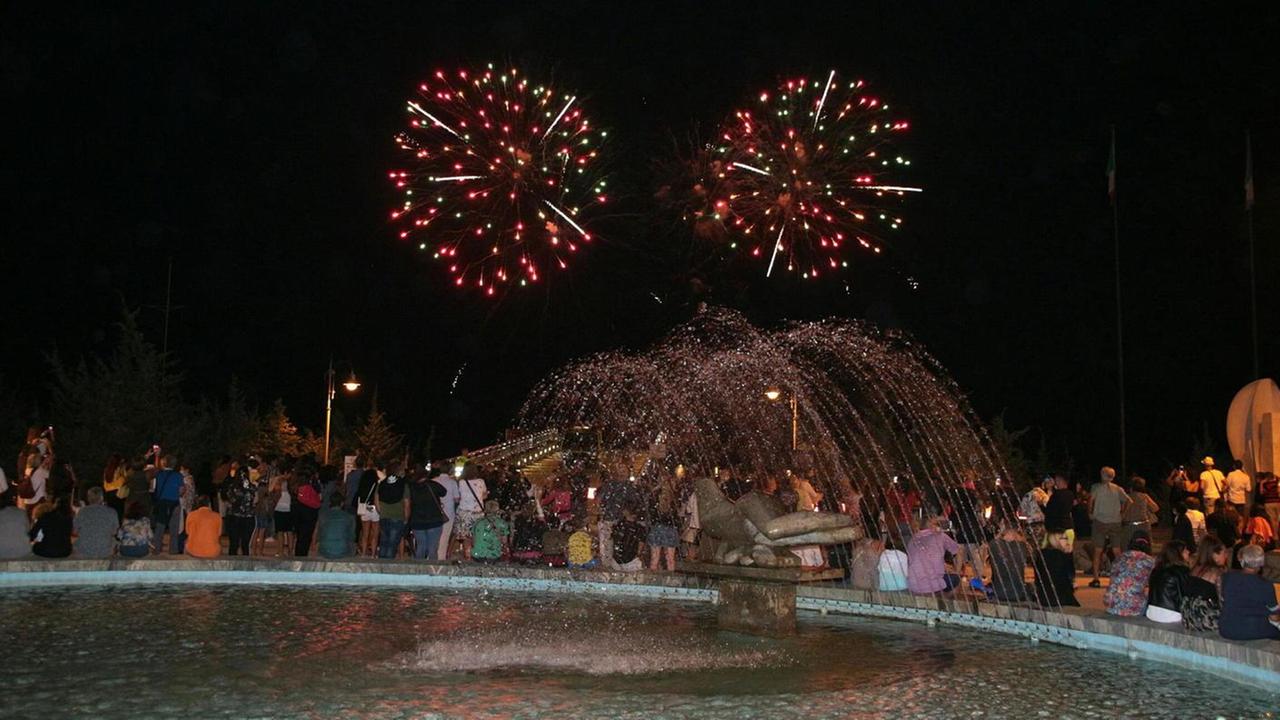 Gran finale a Tonfano con i fuochi d’artificio