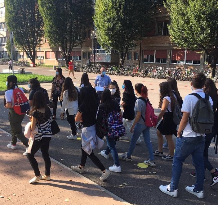 «Ragazzi, rispettate le regole anche al di fuori delle aule»