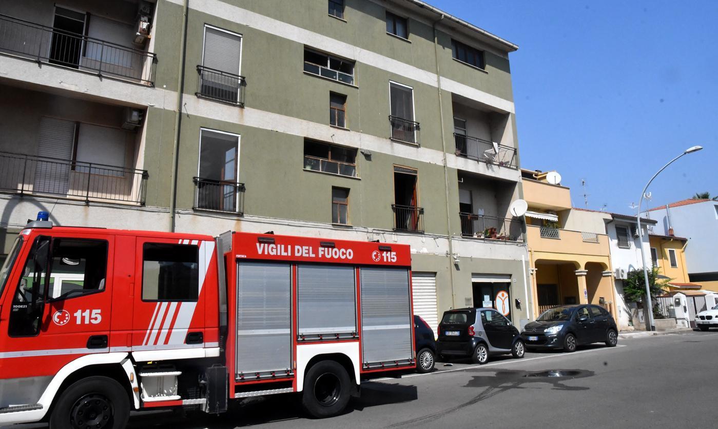 Incendio in camera da letto: illesa