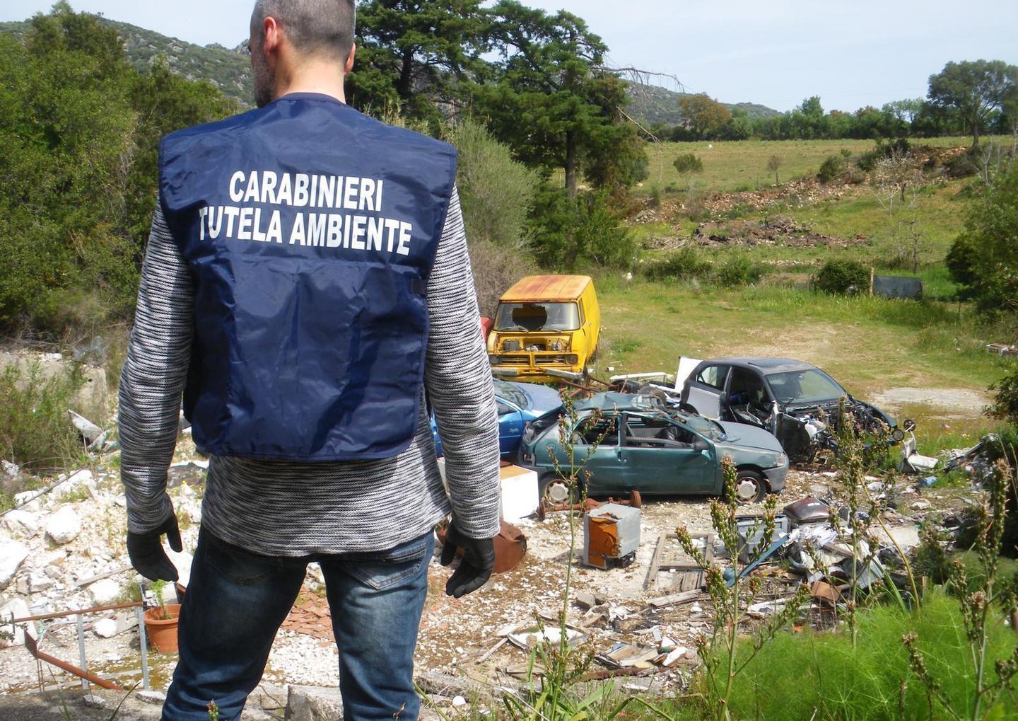 I carabinieri del Noe sequestrano due discariche nel litorale