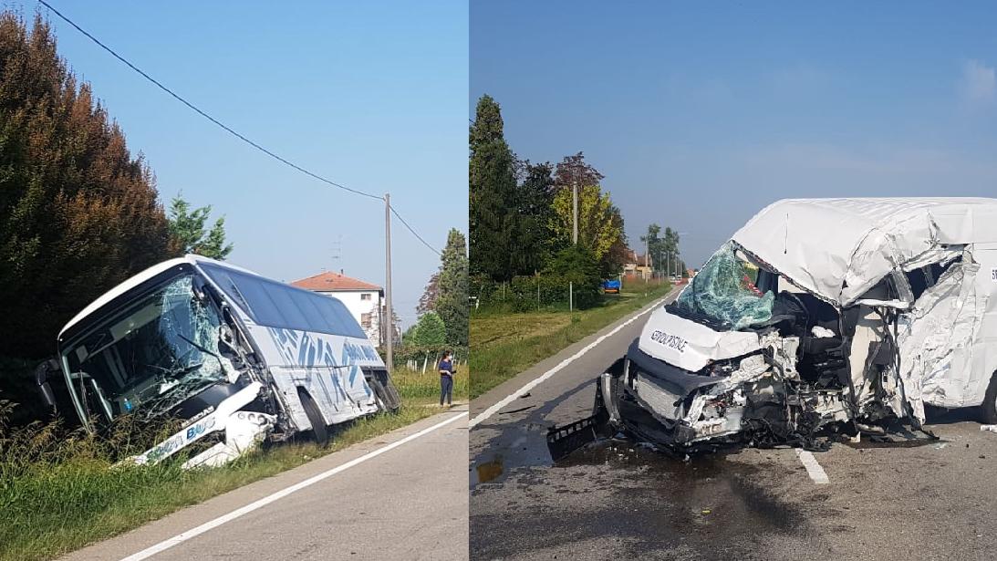 Campogalliano. Scontro frontale tra furgone e pullman: un ferito