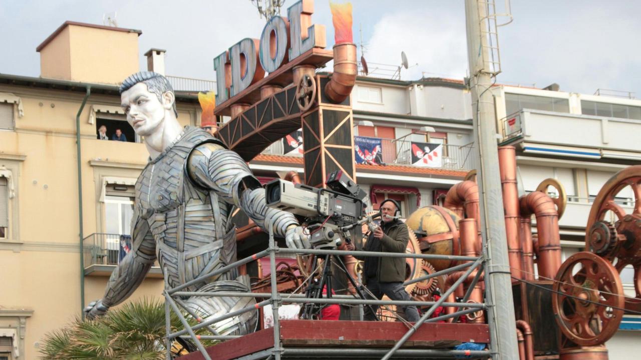 Carnevale: Cento sposta le sue sfilate, Viareggio deciderà solo a novembre