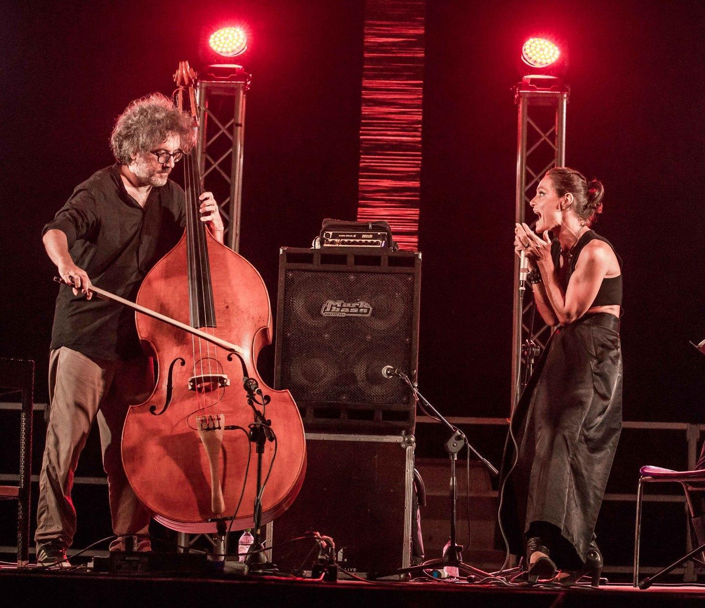 Musica sulle Bocche, gran finale caraibico con le note di Roy Paci