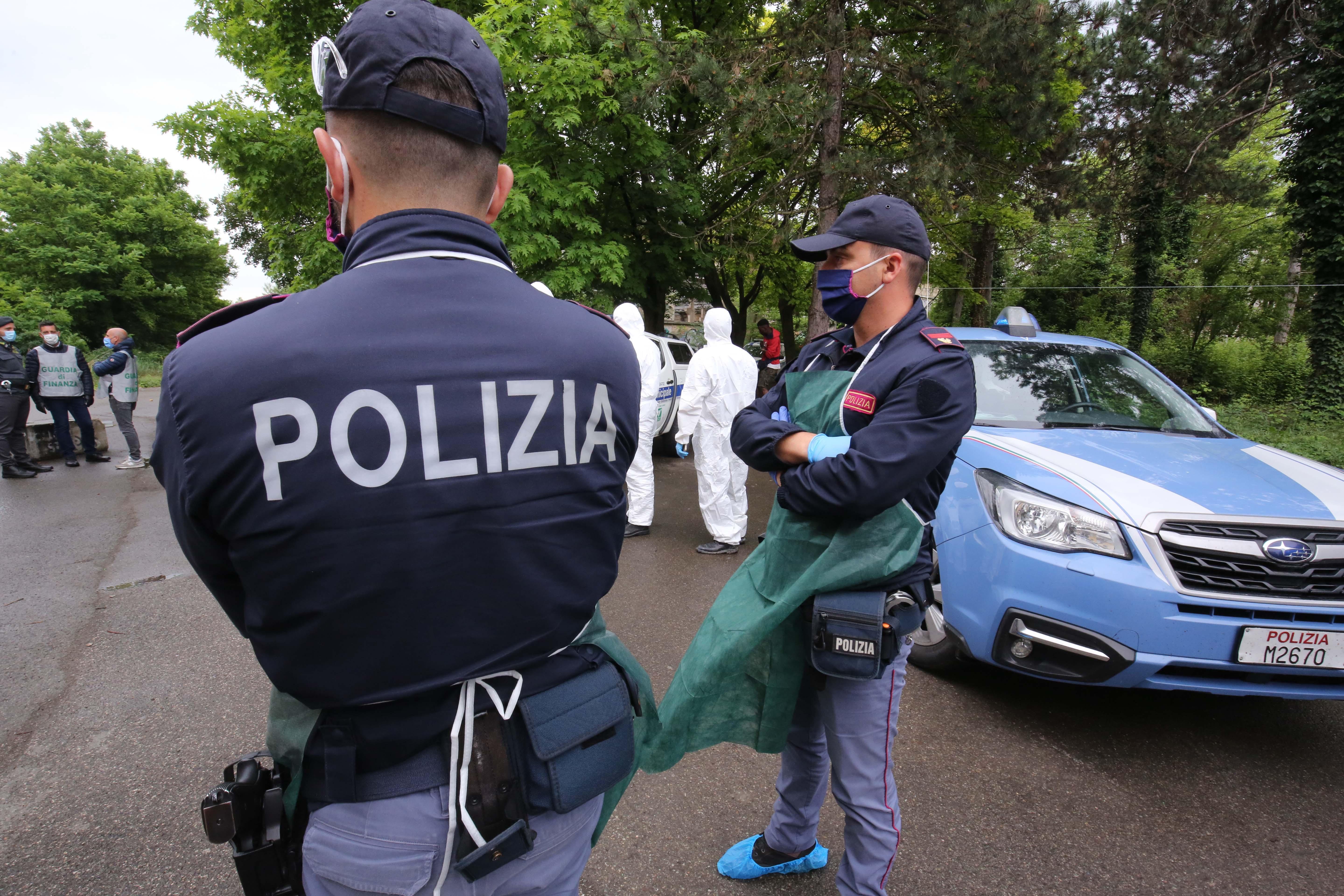 Aggressione mattutina con un machete e rissa nel pomeriggio: "Mappare la presenze di stranieri alle ex Reggiane"