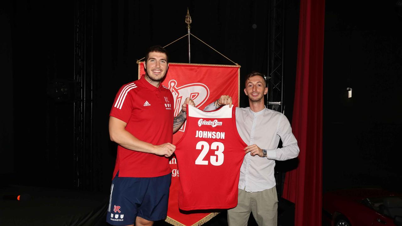 Justin Johnson con Andrea Baroni, socio della Pallacanestro Reggiana