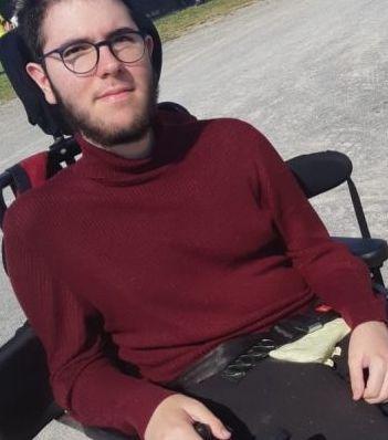 Una settimana di uffici per far votare Thomas, ragazzo in sedia a rotelle 