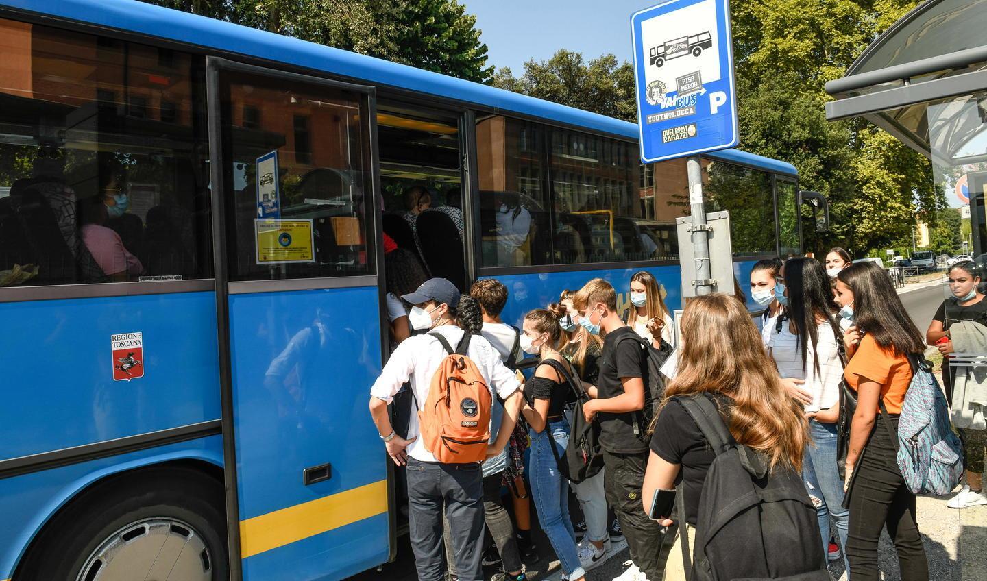 Bus per le scuole, il sistema tiene «Ma diteci gli orari provvisori» 