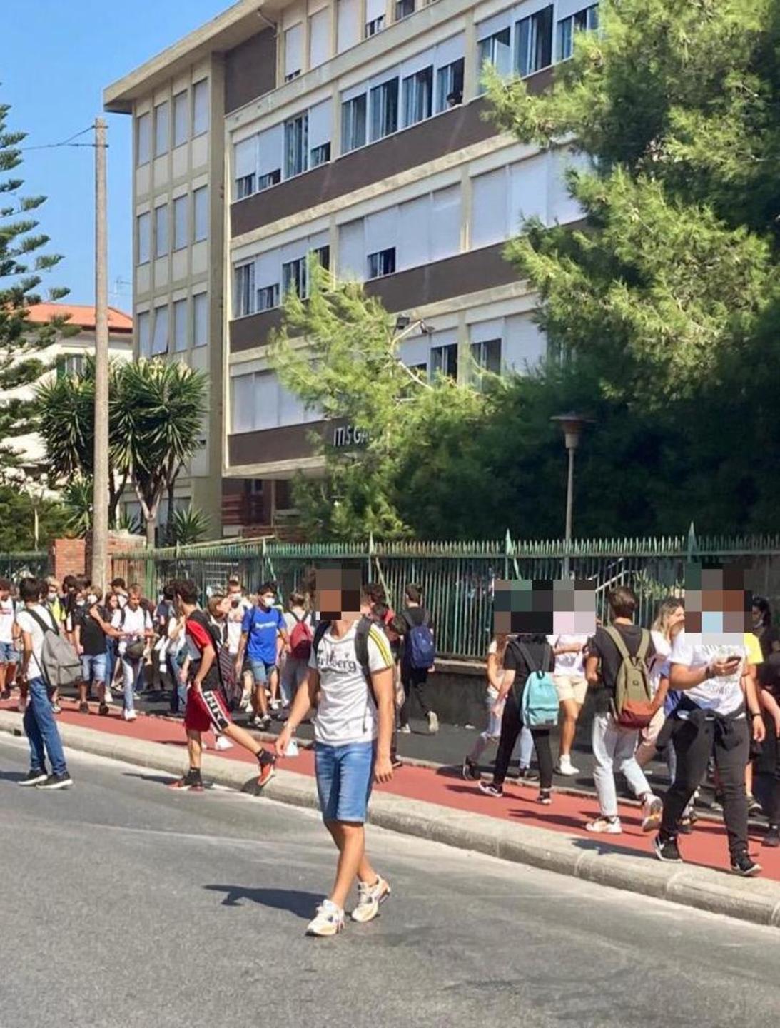 Studente di prima accusa un malore