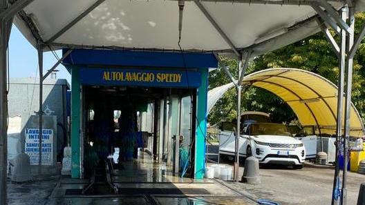 Colpo all’autolavaggio Speedy Rubati accessori e 400 euro