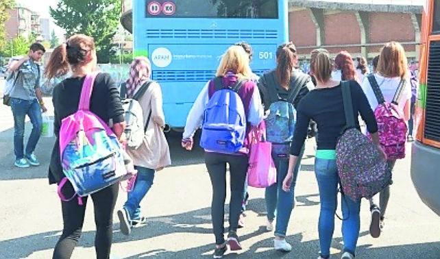 «A bordo del bus degli studenti come su un carro bestiame» 