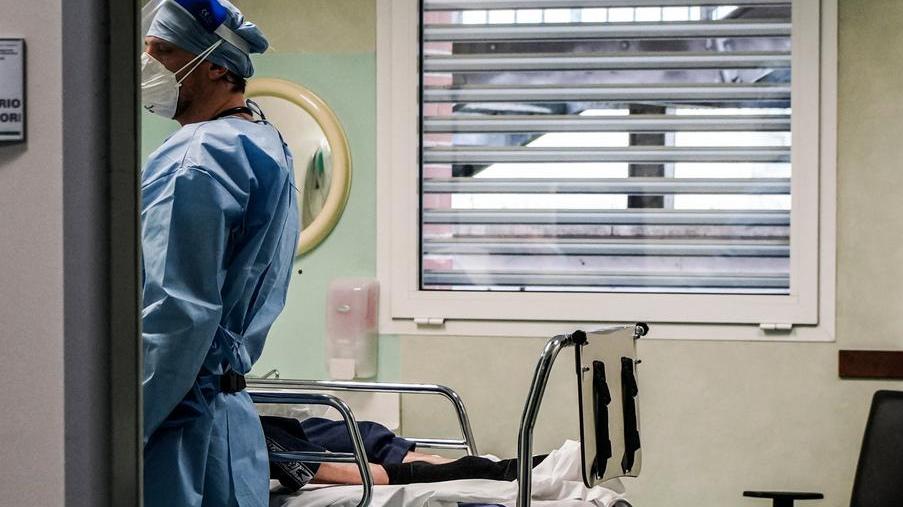 Altri due ricoveri a Cona e sempre meno posti Covid