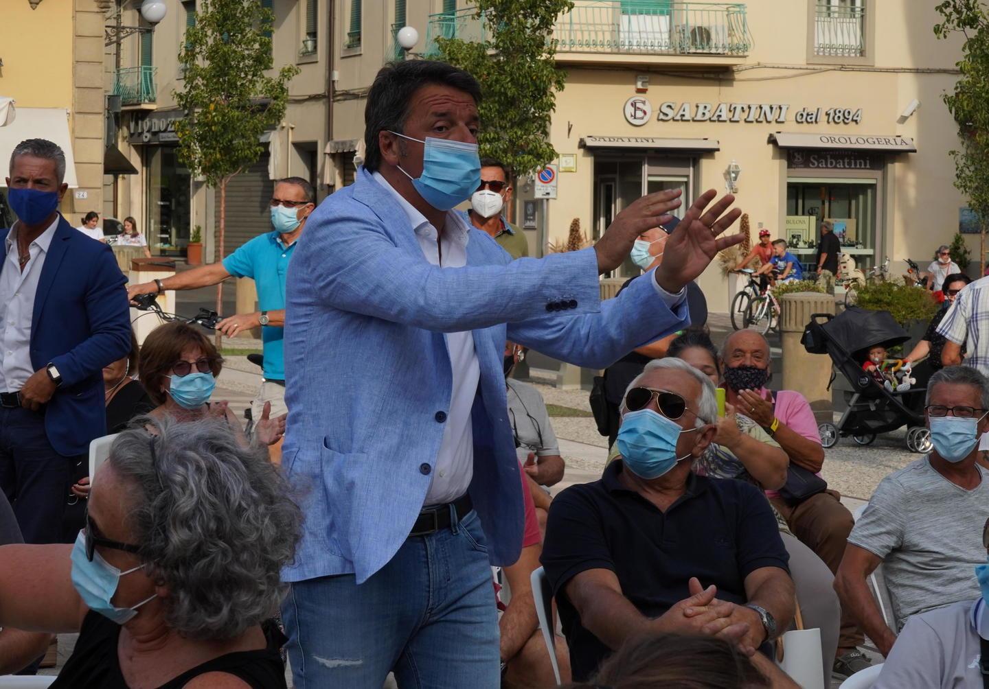 Regionali, l'appello di Renzi: «Ai grillini dico, non date la Toscana a chi non crede all’antifascismo» 