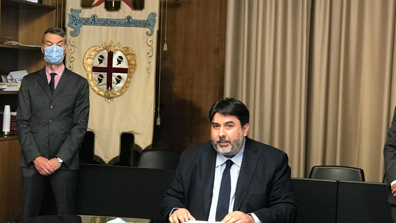 Il presidente Solinas durante la conferenza stampa sull'ordinanza 43 (foto Mario Rosas)