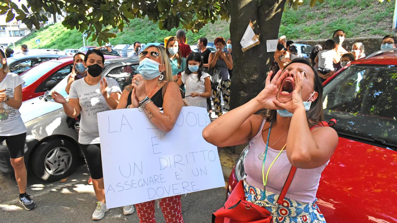 Protestano i precari a Pistoia per le nomine fatte sulle graduatorie "piene di errori"