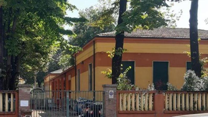 Carpi, cancello senza chiavistello due bimbi escono dall’asilo