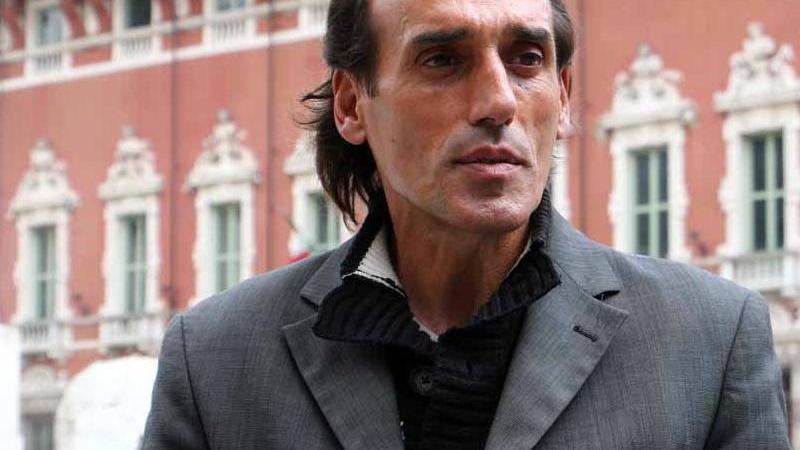 Bertoneri a un giovane: «Non bestemmiare». E lui lo picchia