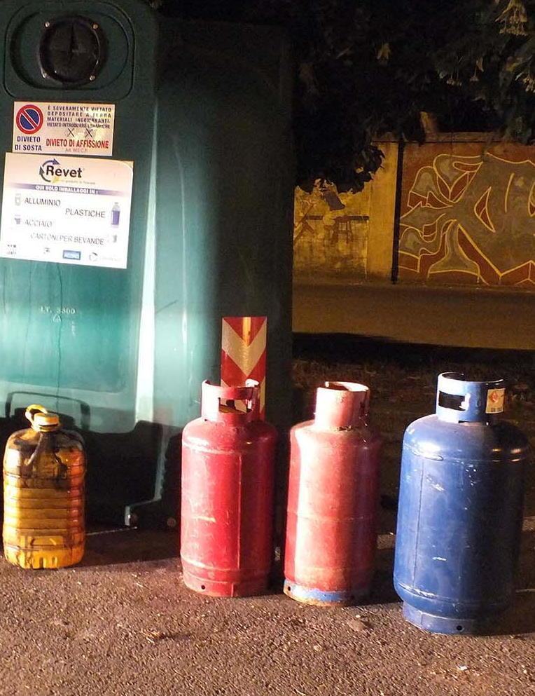In un anno 99 sanzioni per i furbetti dei rifiuti Il boom a luglio e agosto 