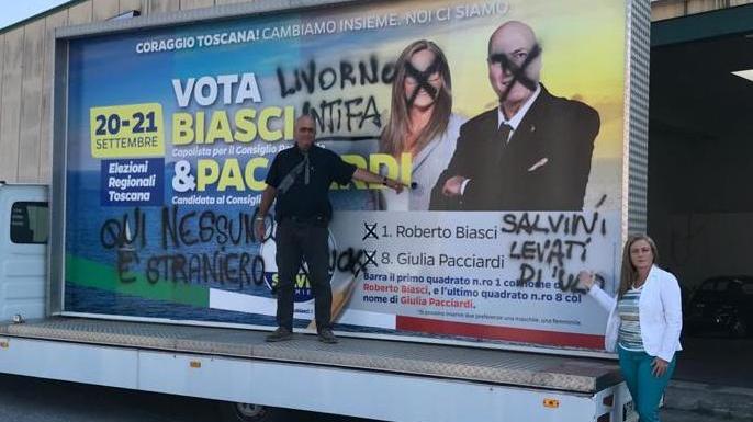 Imbrattata la vela elettorale