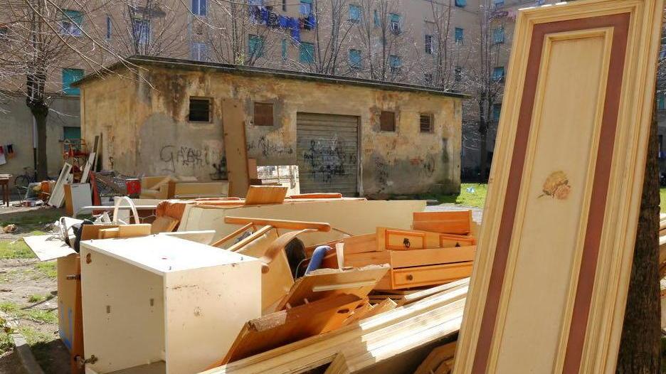 È partita la demolizione della “Chiccaia” cade il simbolo di degrado e disperazione