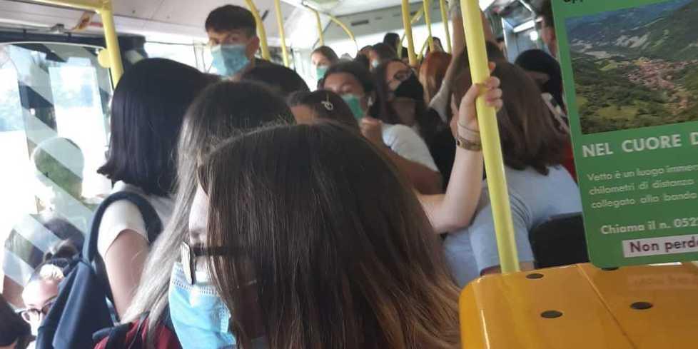 «Autobus affollati e studenti appiedati Tre ore per 20 km»