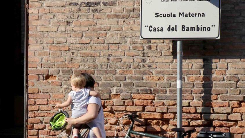 Educatrice positiva, via ai tamponi Bimbi e maestre non hanno sintomi