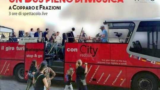 Il bus panoramico porta note nelle piazze
