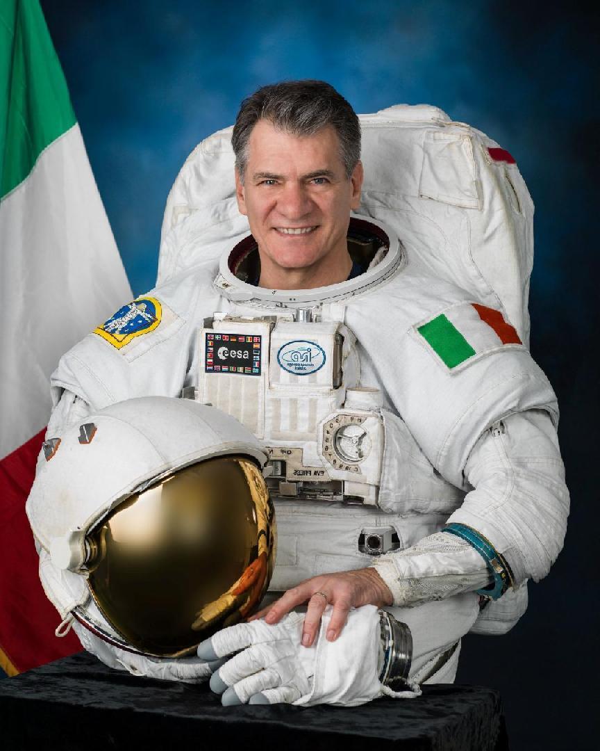 Sassuolo. Nespoli, l'astronauta tra i filosofi: «Guardando da lassù cambiano le prospettive delle cose» 