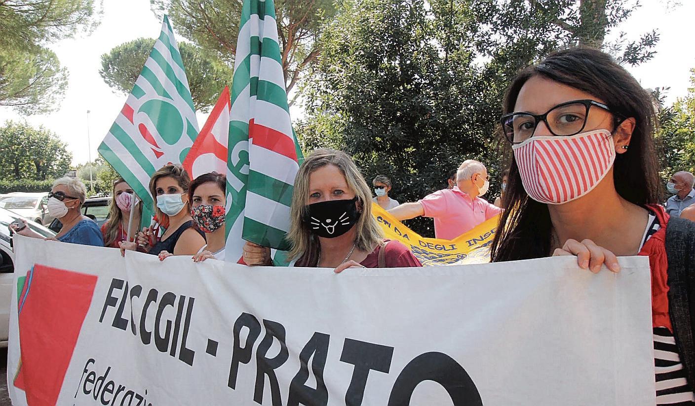 La protesta degli insegnanti precari davanti all’Ufficio scolastico provinciale