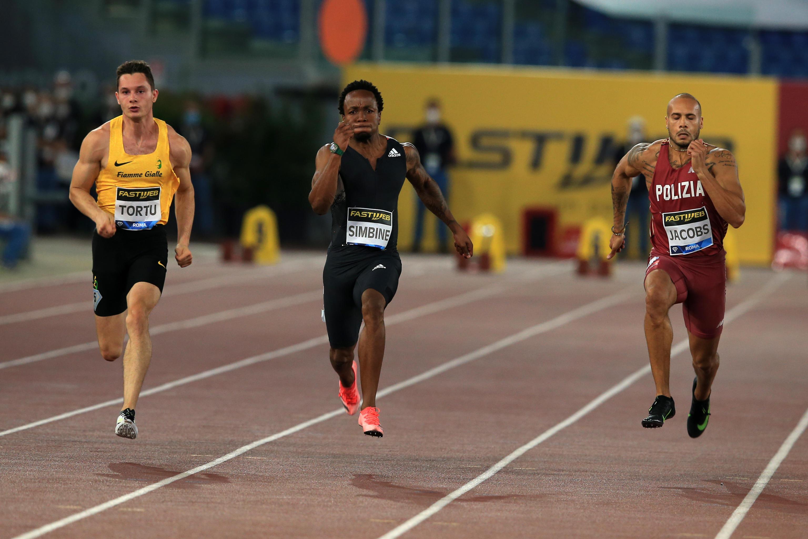 Tortu, il vincitore Simbine e Jacobs durante i 100 del Golden Gala