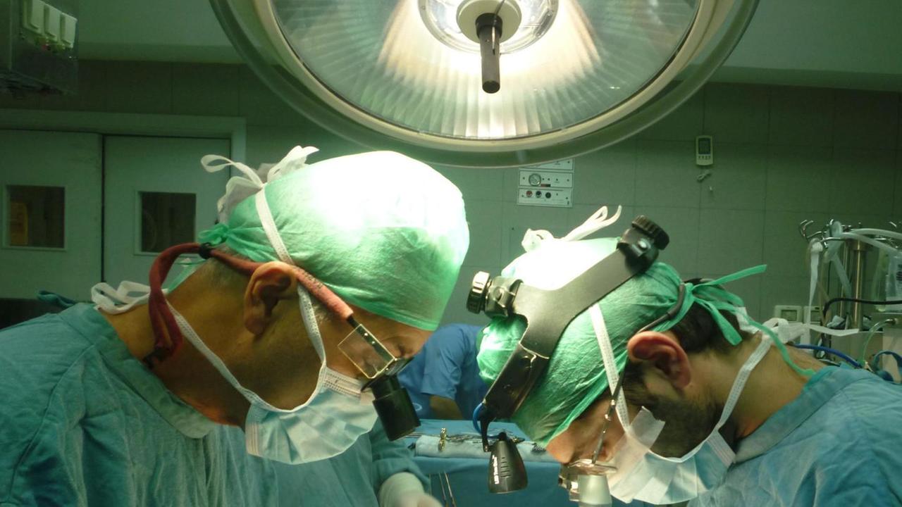 L'Inps le contesta la malattia, lei è sotto i ferri per un tumore al seno