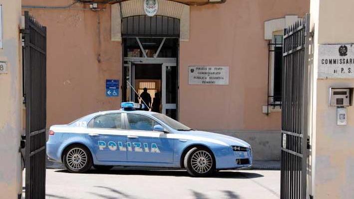 "Era in barca a vela invece che al lavoro", indagine sull’ex dirigente del commissariato