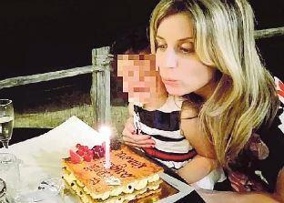 Uccide la compagna e si suicida: una coppia serena solo in apparenza, fatale l’ultima lite 