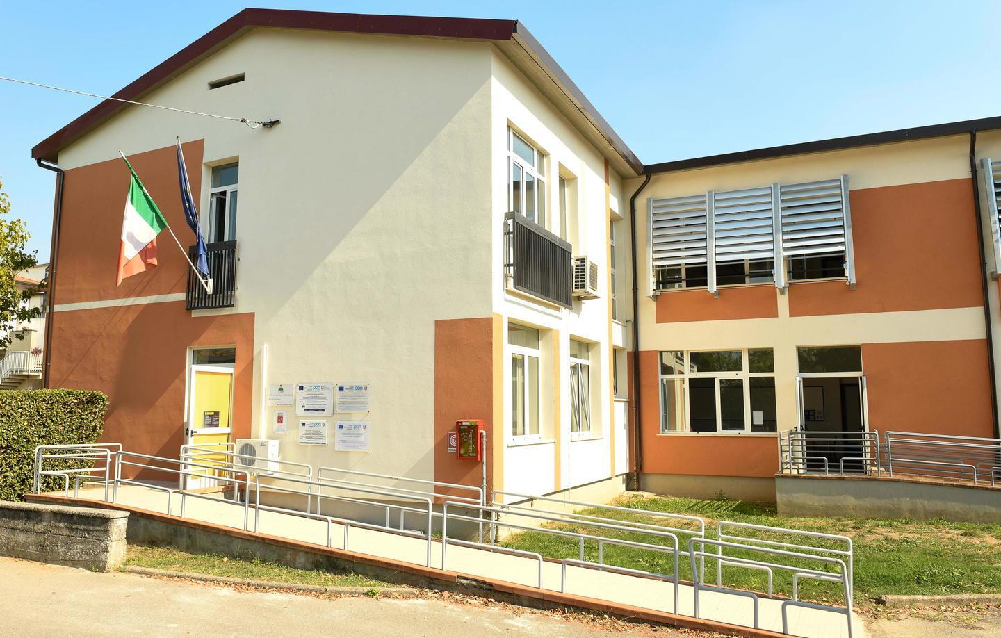 Quarantena per 50 persone dopo il caso del bambino positivo a scuola 