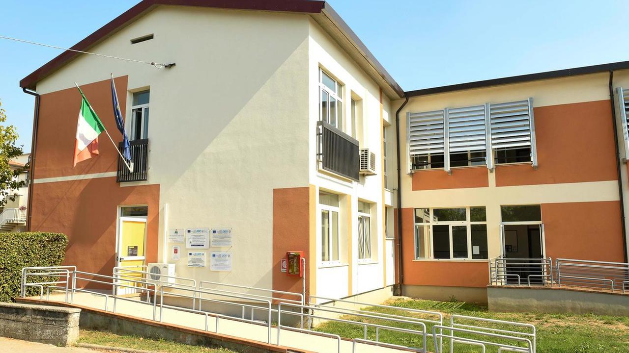 Quarantena per 50 persone dopo il caso del bambino positivo a scuola