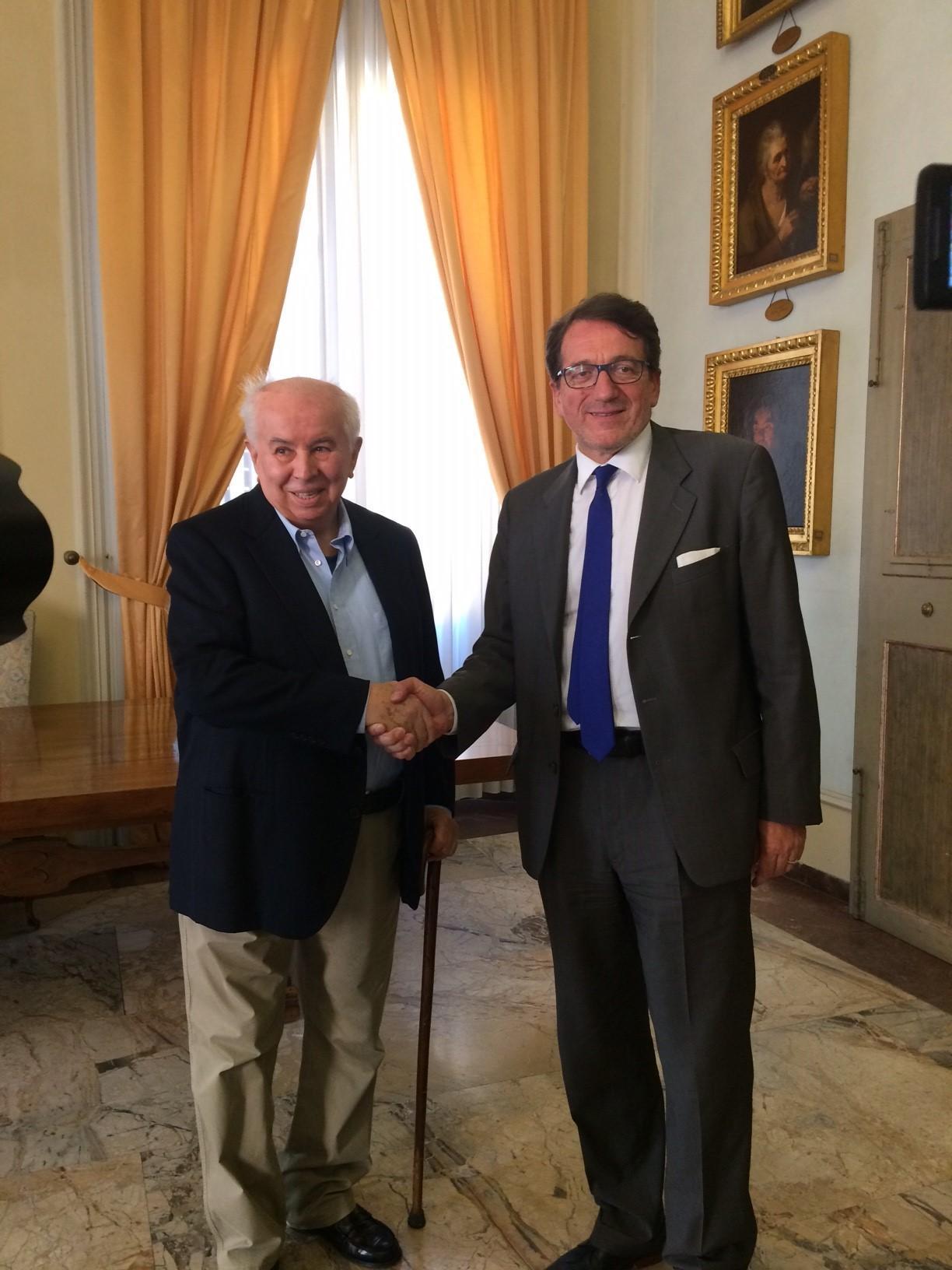 Francesco Stanguellini e il sindaco di Modena Gian Carlo Muzzarelli in una foto di qualche tempo fa
