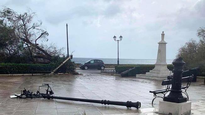 Grecia: uragano su isole Ionio, inondazioni e voli dirottati