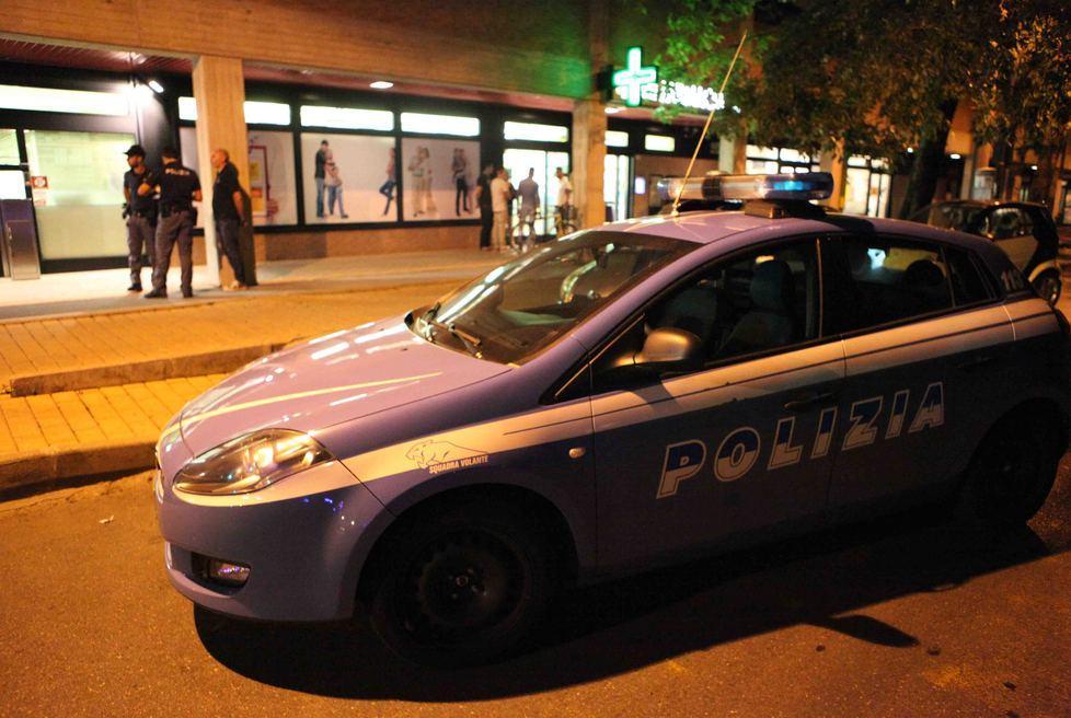 Reggio Emilia, ferito e sanguinante con una valigia in mano: «Mi hanno aggredito» 