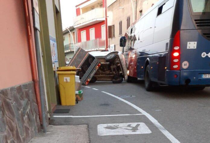 Sant'Andrea Frius, incidente nel centro del paese blocca la 387 per ore