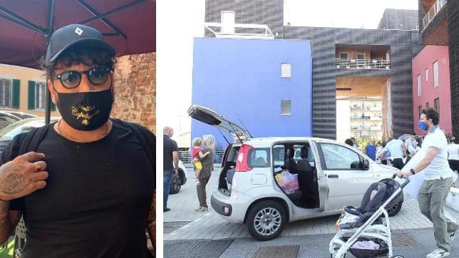 Salvatore Senione e accanto la palazzina evacuata per rischio crollo