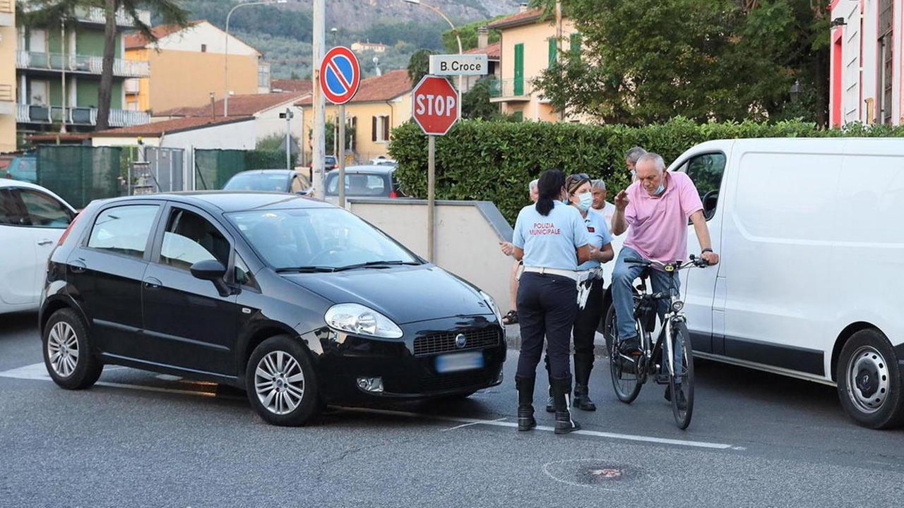 Grave un ciclista travolto da un’auto